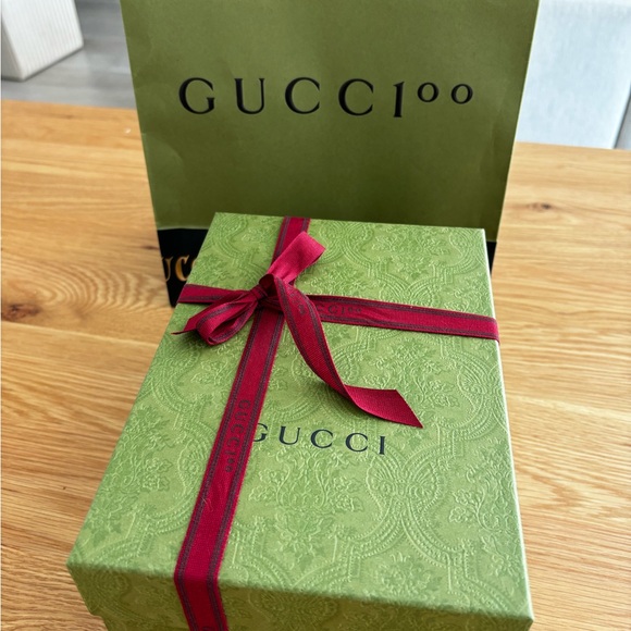 Gucci Marmont Bucket Bag - Picture 8 of 8